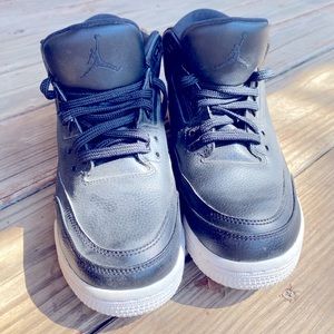 Air Jordan Retro 3 Cyber Monday Size 7Y
Great Condition *Missing insoles*